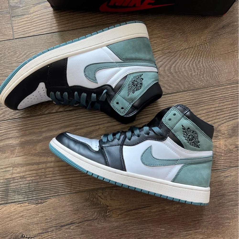 Jordan 1 clay green size 8.5/9